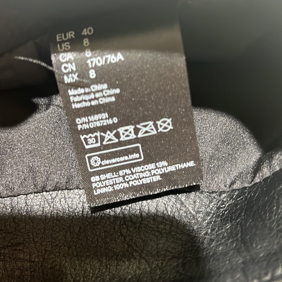 NWT H&M, 8 black leather-like skirt, back silver tone zipper - Picture 6 of 6